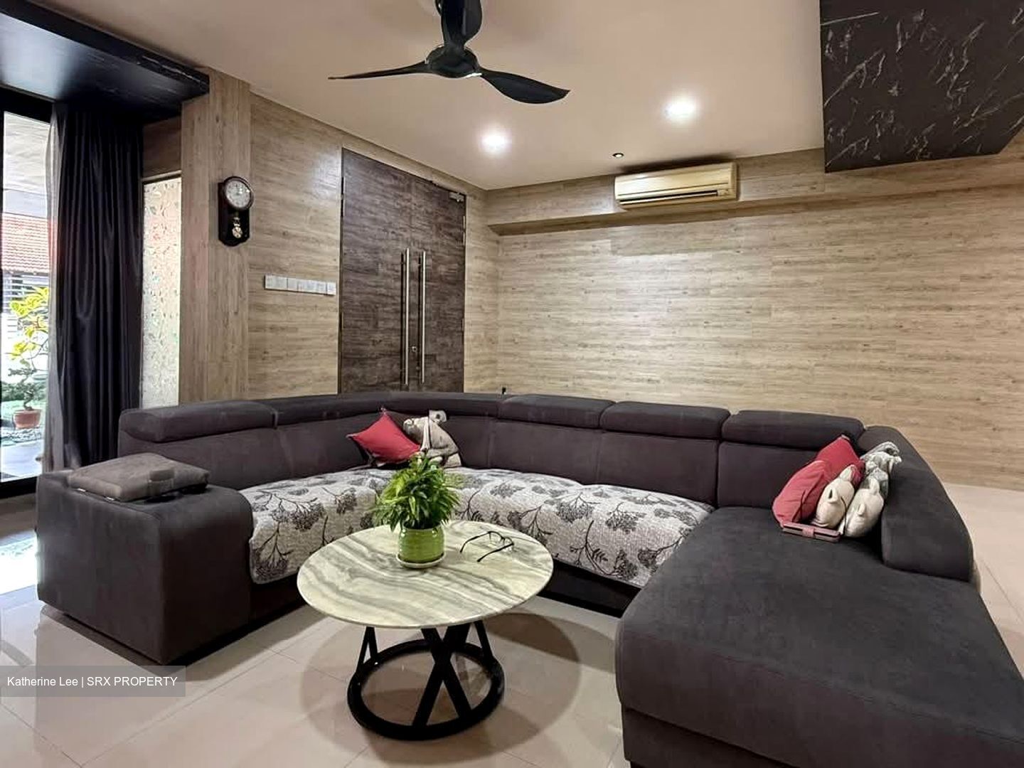 Hillside Terrace (D19), Terrace #574437481